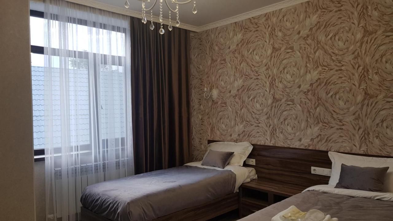 Nomad Hotel Bishkek Halal 外观 照片