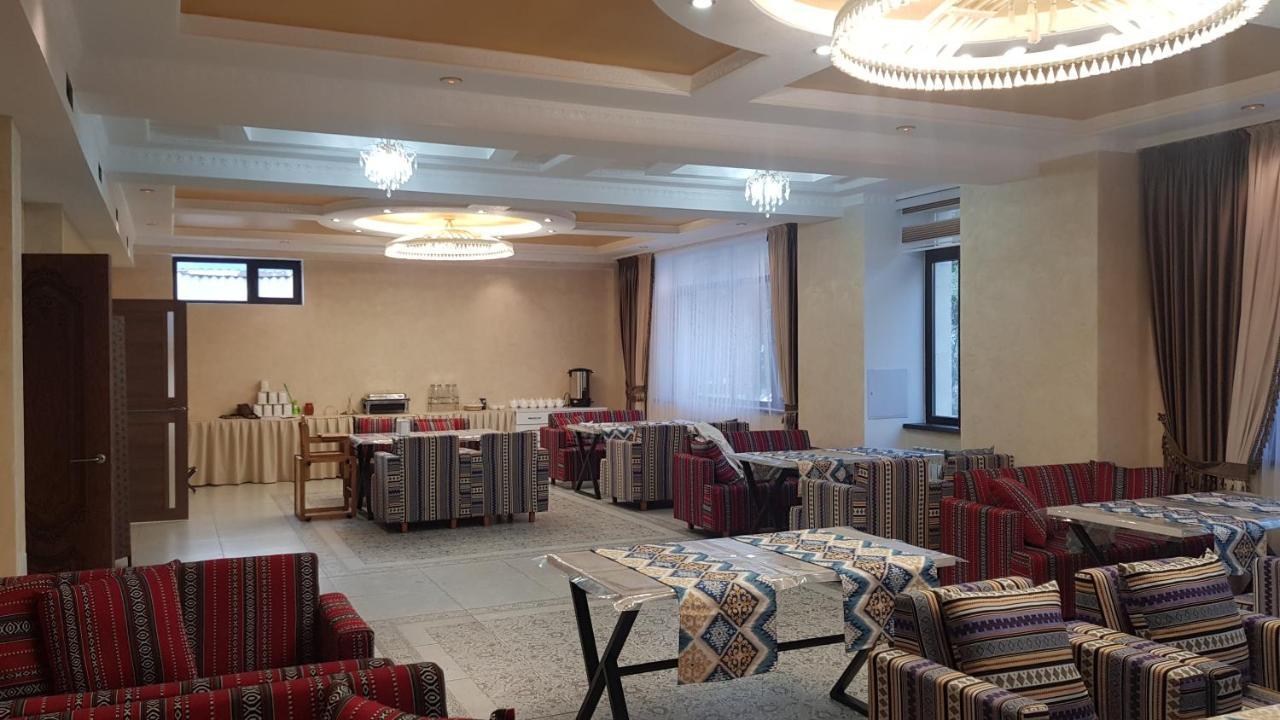 Nomad Hotel Bishkek Halal 外观 照片