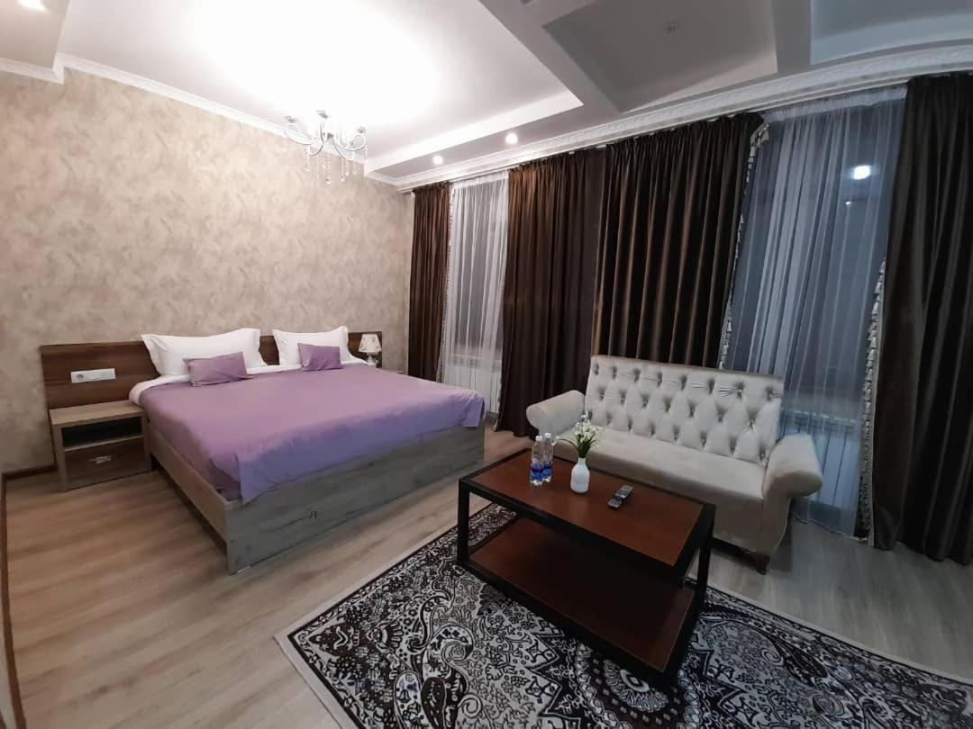 Nomad Hotel Bishkek Halal 外观 照片