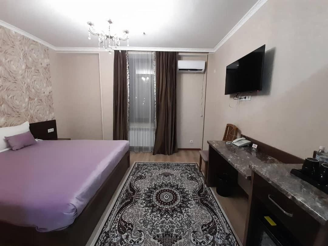 Nomad Hotel Bishkek Halal 外观 照片