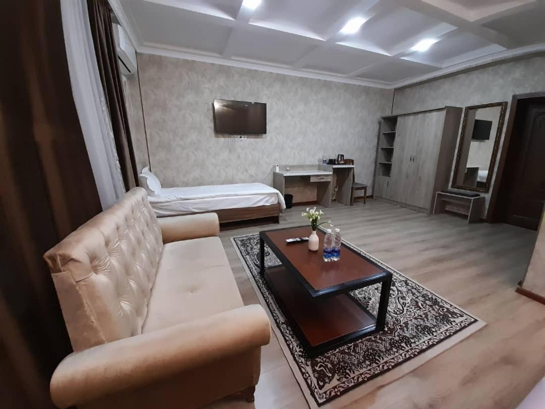 Nomad Hotel Bishkek Halal 外观 照片
